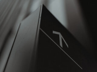 Normaufkleber: Die stillen Begleiter des Alltags